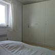 Kleiderschrank im Schlafzimmer