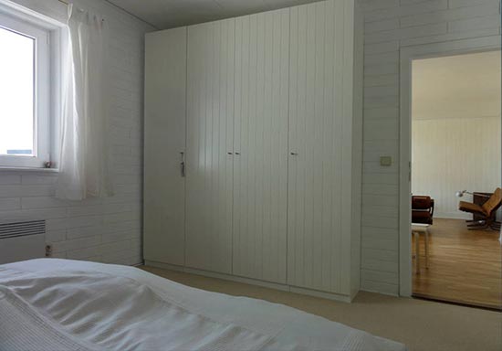 Kleiderschrank im Schlafzimmer